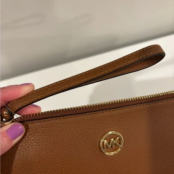 Michael Kors Fulton Wristlet/wallet - Picture 8 of 10